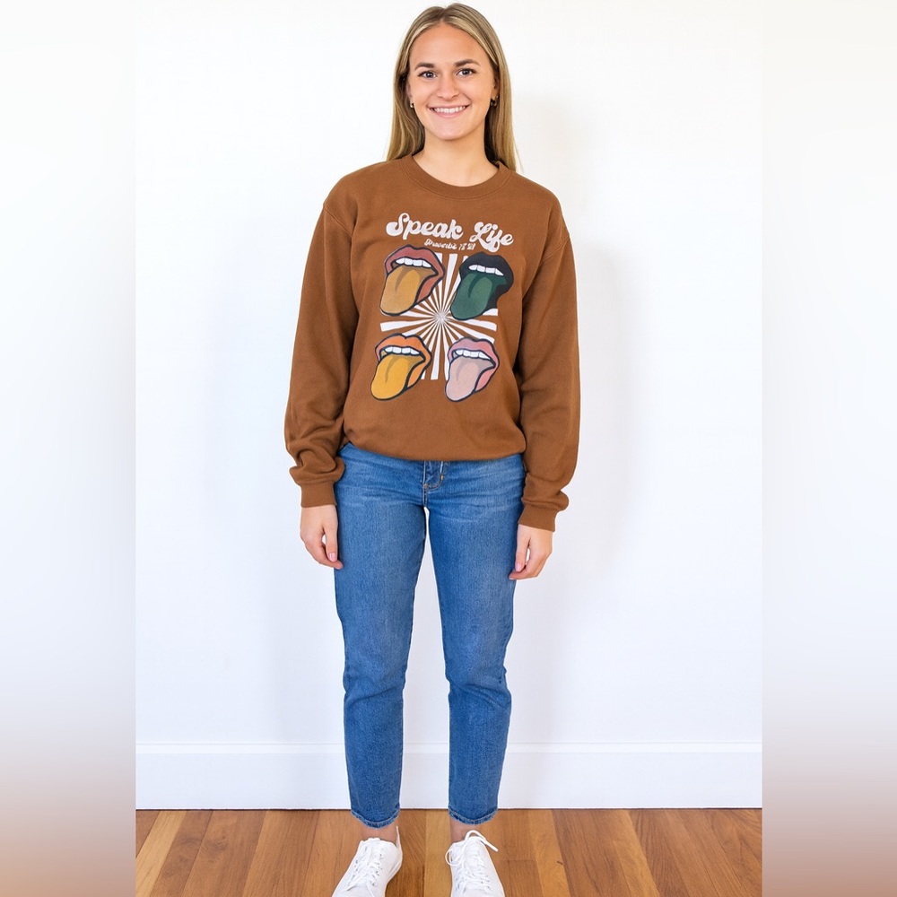 Fall $10 SALE🍂🍁
Brown Graphic Women's Crew Neck Sweater